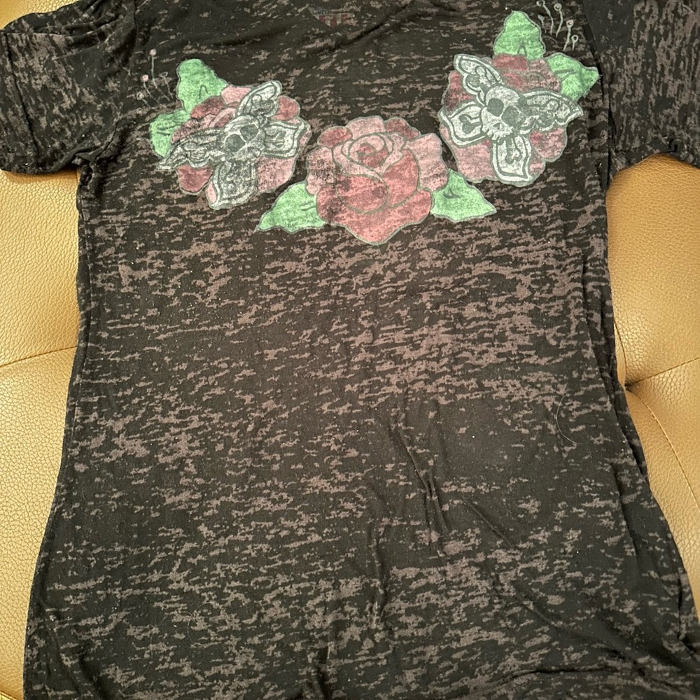 Junk Food Skull & Rose Graphic Tee S/M Black Gray Semi-Sheer
T-Shirt 💀🌹